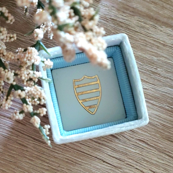 The Mrs Box Velvet Ring Box - Picture 3 of 5